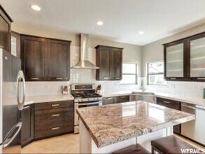 521 Aspen Peak Dr in South Jordan, UT - Building Photo - Building Photo