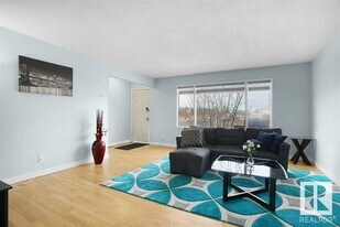 16227-1100A 100a Ave NW in Edmonton, AB - Building Photo