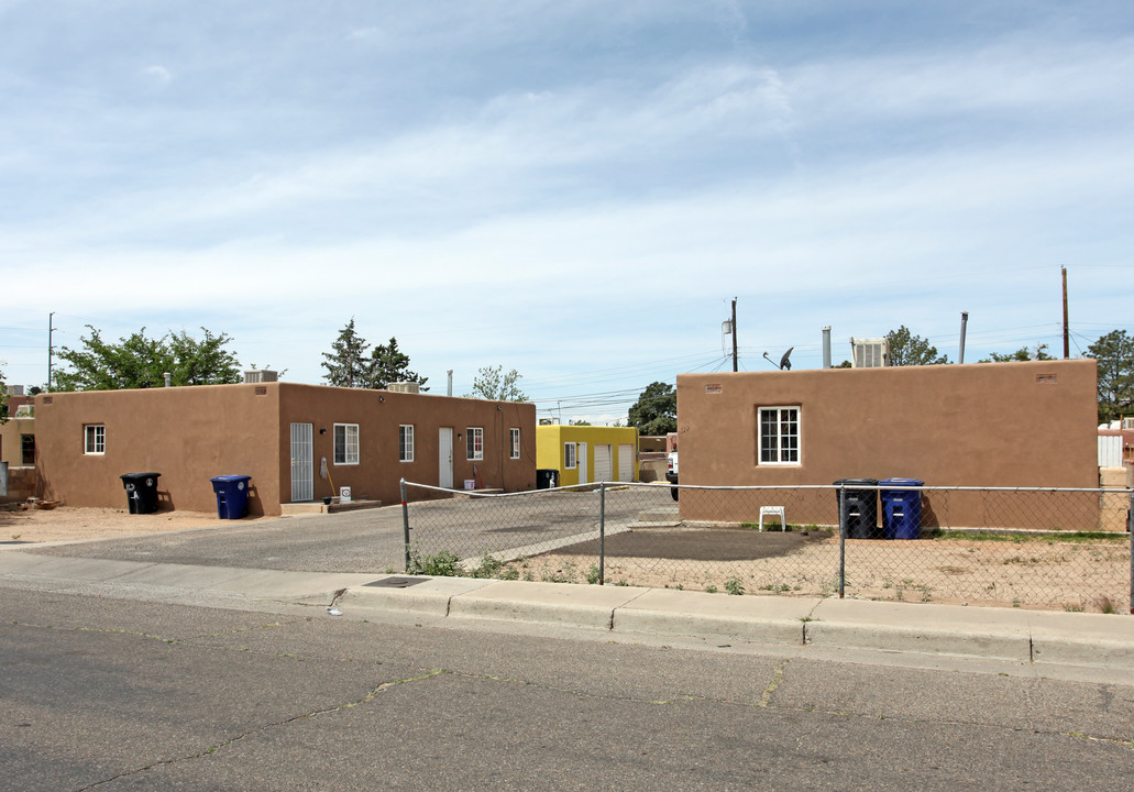 119-123 Dallas St SE in Albuquerque, NM - Building Photo