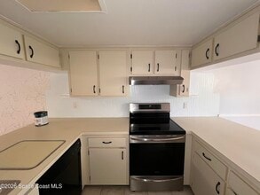 1051 Clearmont St NE in Palm Bay, FL - Building Photo - Building Photo