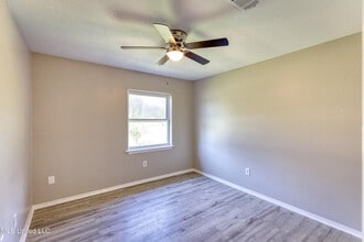 504 N Island View Ave in Long Beach, MS - Building Photo - Building Photo