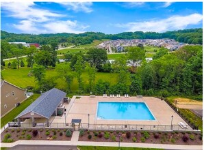 3006 Mahican Cir in Seven Fields, PA - Foto de edificio - Building Photo