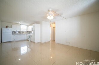 94-10 Leolua St in Waipahu, HI - Building Photo - Building Photo