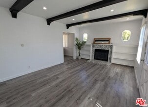 18820 Roscoe Blvd in Los Angeles, CA - Building Photo - Building Photo