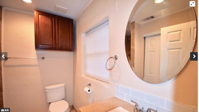 429 W 2nd St, Unit 1/2 in Freeport, TX - Foto de edificio - Building Photo