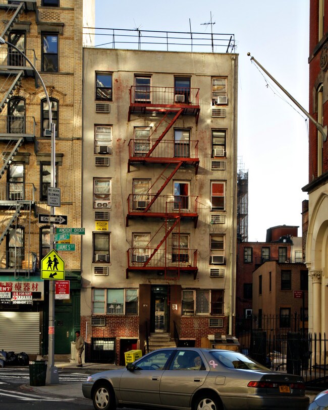 24 St James Pl in New York, NY - Building Photo - Building Photo