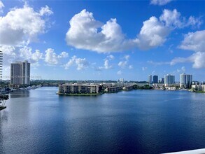 2851 NE 183rd St in Aventura, FL - Foto de edificio - Building Photo