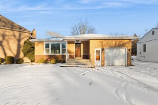 645 Justina St in Hinsdale, IL - Building Photo