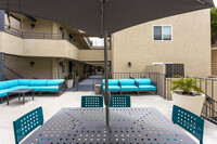 Golden Pacific Apartments in San Diego, CA - Foto de edificio - Building Photo