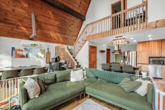 36 Greenwood Dr in Beacon, NY - Building Photo - Building Photo