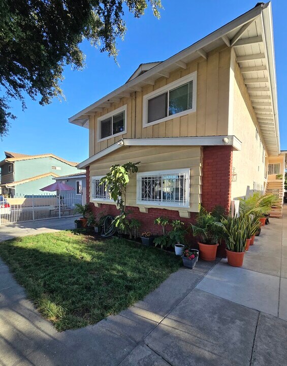 2726 Orchard Pl, Unit B in South Gate, CA - Building Photo