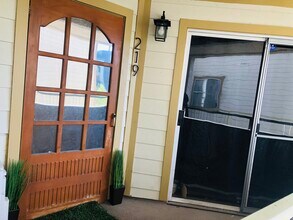 645 Chestnut Ave, Unit 219 in Long Beach, CA - Foto de edificio - Building Photo