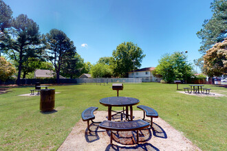 Hickory Farm in Memphis, TN - Building Photo - Building Photo