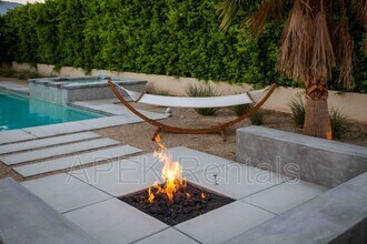 2355 W Nicola Rd in Palm Springs, CA - Foto de edificio - Building Photo