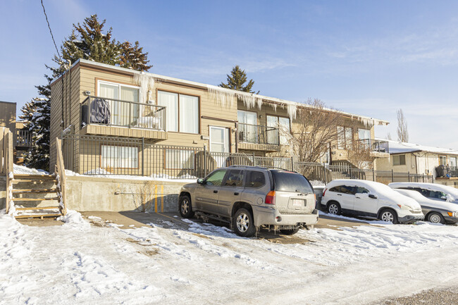 7 Huntington Park Pl NW in Calgary, AB - Building Photo - Primary Photo