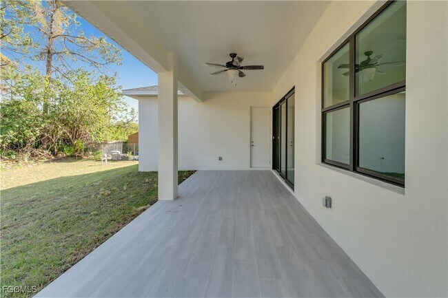 3604 Flora Ave N in Lehigh Acres, FL - Foto de edificio - Building Photo