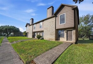 2710 Wimbledon Ct in Garland, TX - Building Photo