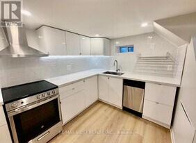 10 Vimy Ave in Toronto, ON - Building Photo
