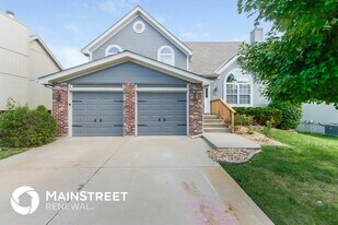 203 N Highland Dr in Raymore, MO - Building Photo