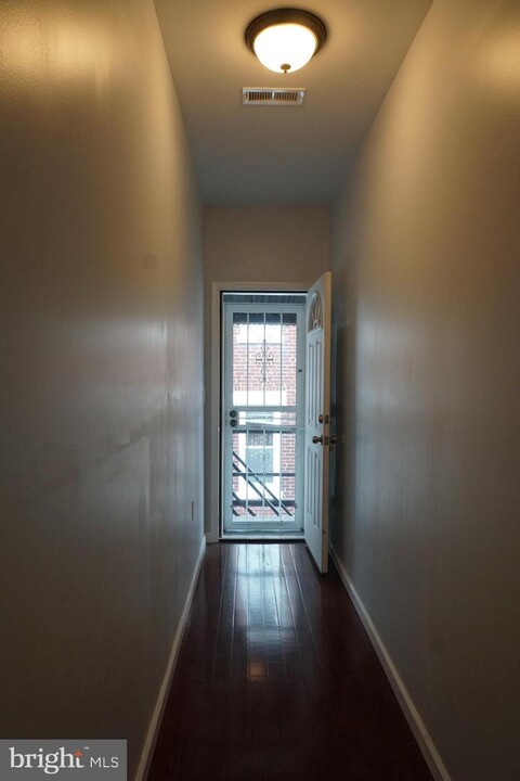 4945 Chestnut St-Unit -B in Philadelphia, PA - Building Photo