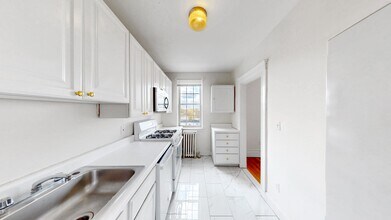 15 Governors Ave, Unit 24 in Medford, MA - Foto de edificio - Building Photo