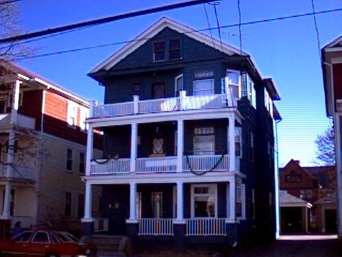 135 Oakland Ave in Providence, RI - Building Photo