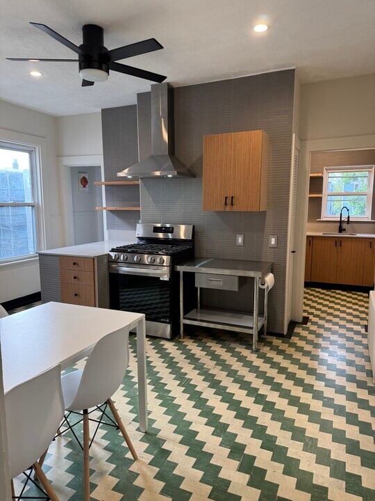11 Dorset St, Unit 2 in Boston, MA - Foto de edificio