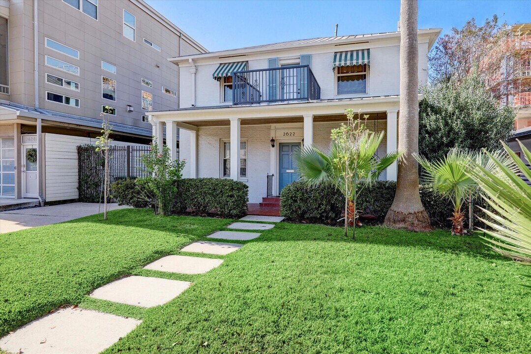 2622 Westgate Dr in Houston, TX - Building Photo