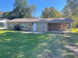 5785 Mel Sha Ln in Beaumont, TX - Building Photo