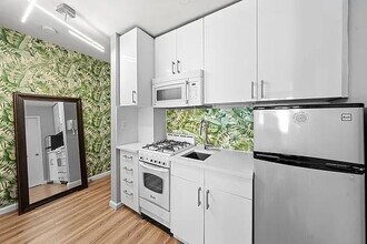45 E 25th St in New York, NY - Building Photo - Building Photo