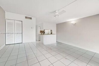 7151 Miami Lakes Dr in Hialeah, FL - Building Photo - Building Photo