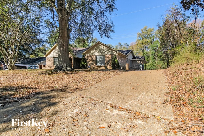 3295 Canisbay Rd in Memphis, TN - Foto de edificio - Building Photo