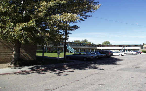 Tiffany Square Apartments in Lakewood, CO - Building Photo - Building Photo