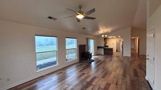 14575 Avenida Central in La Grange, CA - Building Photo - Building Photo