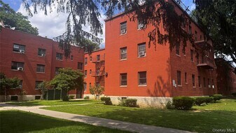 141-33 78th Ave in Queens, NY - Building Photo