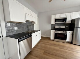 4393 N Elston Ave, Unit 5 in Chicago, IL - Building Photo