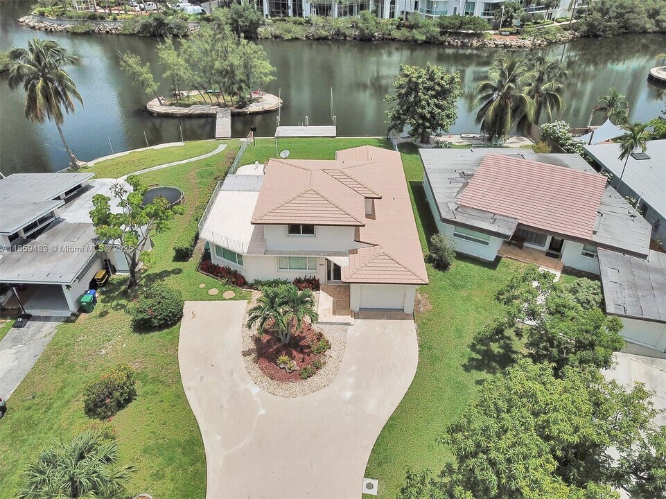 257 Atlantic Isle in Sunny Isles Beach, FL - Building Photo