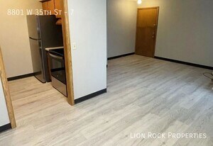 8801 W 35th St in Minneapolis, MN - Building Photo