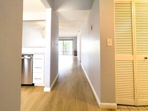 2801 NW 47th Ter, Unit 105B in Lauderdale Lakes, FL - Building Photo - Building Photo
