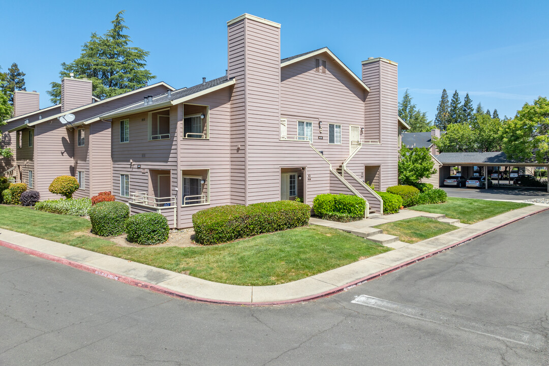 Trinity Woods Condominiums in Rancho Cordova, CA - Foto de edificio