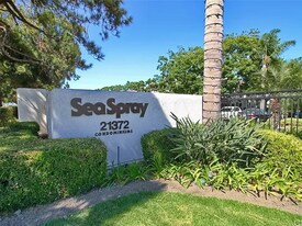 21372 Brookhurst St, Unit 316 in Huntington Beach, CA - Building Photo