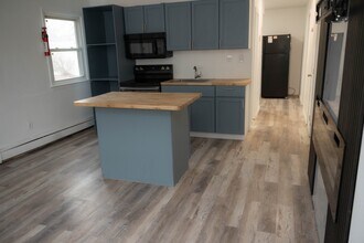 104 Williams Ave, Unit 3 in Amityville, NY - Foto de edificio - Building Photo