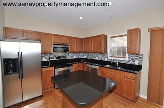 9160 Greenspire Dr in West Des Moines, IA - Building Photo - Building Photo