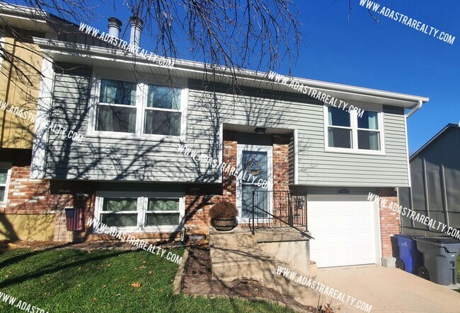 property at 1026 E Huntington Pl