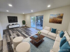 30 Rosewood Ct in Sayreville, NJ - Building Photo