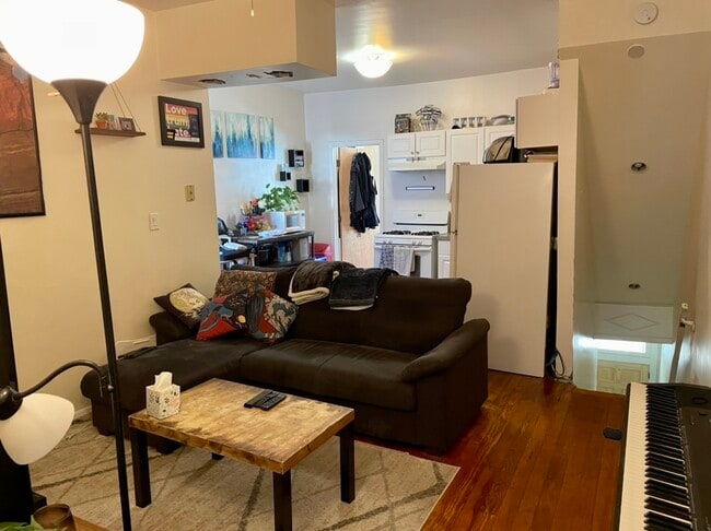 2119 S 16th St, Unit 2nd floor in Philadelphia, PA - Building Photo - Building Photo