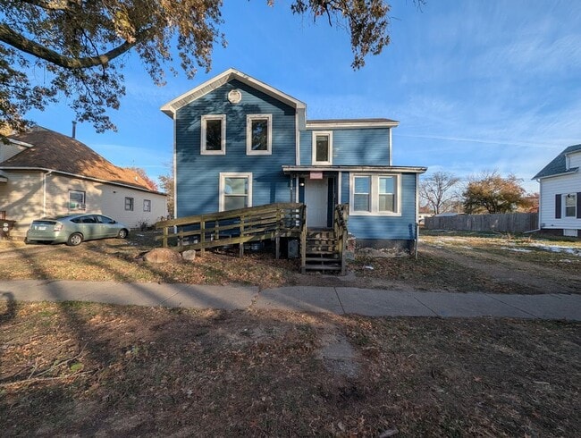 304 E Hill St in Champaign, IL - Building Photo - Building Photo