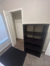 8151 Canterbury Lake Blvd in Tampa, FL - Foto de edificio - Building Photo