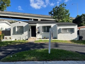 736 NW 41st St in Miami, FL - Building Photo