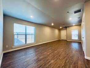 2001 Bryan Ave in Wolfforth, TX - Foto de edificio - Building Photo